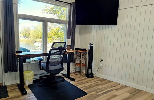 Richwood Cabin | Leaf Lake Haven -A lakeside getaway at its best - summer, fall, winter or spring