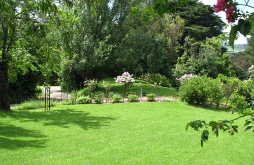 Dixons Creek Bed & Breakfast | Leafield Cottages