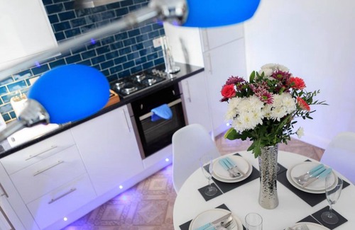 Chapeltown Apartment | Leeds 2 Bedroom Apartment Sleeps 8