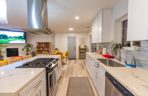 Vista House | LEGO Home + Pool/Jacuzzi + Putting Green