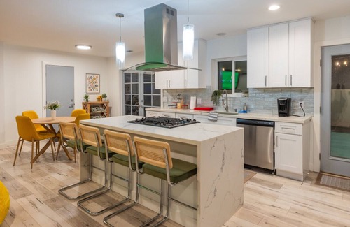 Vista House | LEGO Home + Pool/Jacuzzi + Putting Green