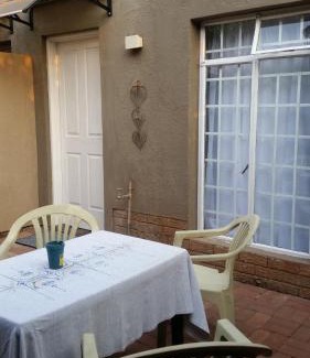 Three Rivers House | LekkeRus Guest House