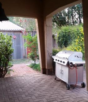 Three Rivers House | LekkeRus Guest House