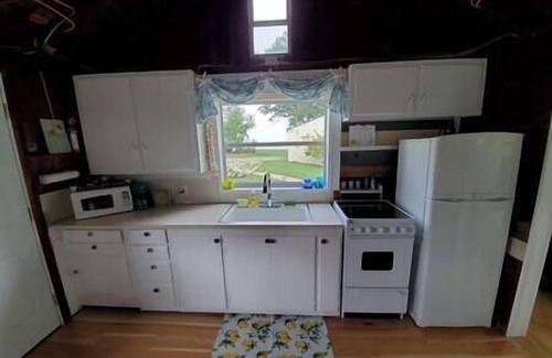 Madison-on-the-Lake Cabin | LEMON DROP LAKE FRONT COTTAGE