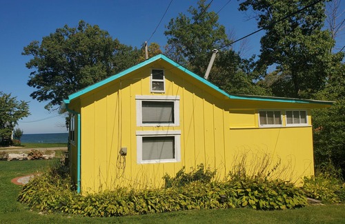 Madison-on-the-Lake Cabin | LEMON DROP LAKE FRONT COTTAGE