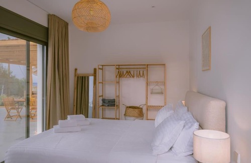 Foinikounta Villa | Lemon Hill Villa/Landmark Hosting