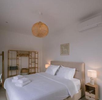 Foinikounta Villa | Lemon Hill Villa/Landmark Hosting