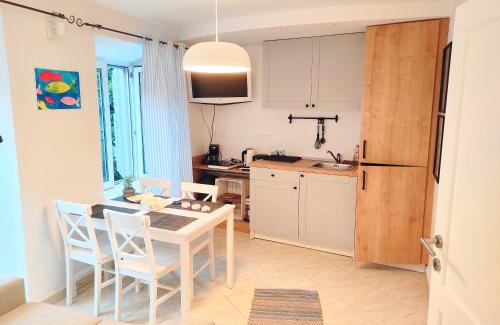 Cove Tri Zala (Zrnovo) Apartment | Lemon&Stone