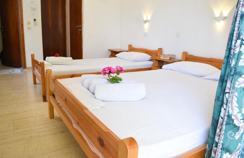 Foinikounta Apartment | Lemon studio with garden close to the beach