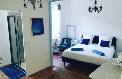 Luc-sur-Orbieu Bed & Breakfast | Les 2 Drôles d'Oiseaux bed and breakfast