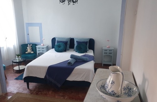 Luc-sur-Orbieu Bed & Breakfast | Les 2 Drôles d'Oiseaux bed and breakfast