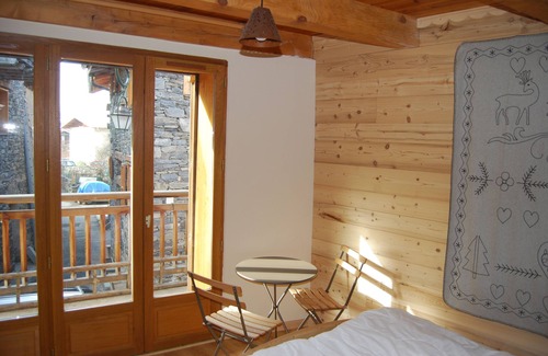 Villarabout Apartment | Les 3 Vallees-Luxurious and bright apartment in chalet renovated in 2006