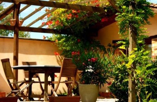 Saint-Jean-de-Thurigneux Bed & Breakfast | Les Barelles