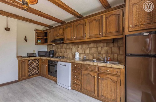 Notre-Dame-du-Pre House | LES BARMES DE L'OURS