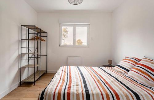 Yvre-l'Eveque Ski Chalet | Les Chalets du Mancel - Chalet Vakiry - 500 m Bouleries Jump , 10 min du circuit des 24h