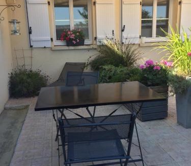 Quettehou Bed & Breakfast | Les Charmilles