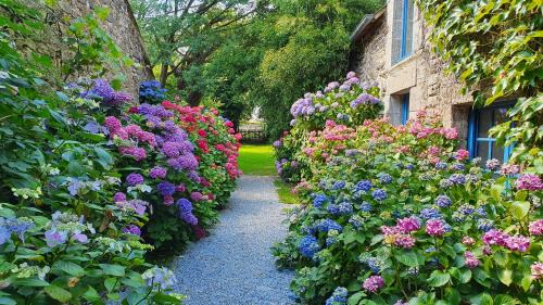 La Gree-Saint-Laurent House | Les Floralis