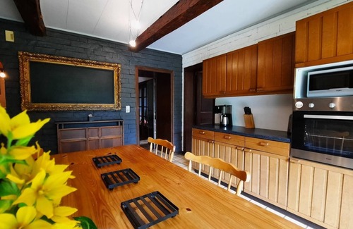 Nisramont Cottage | Les Grands Chais-Gîte-Oversized-Ensuite-Countrysid