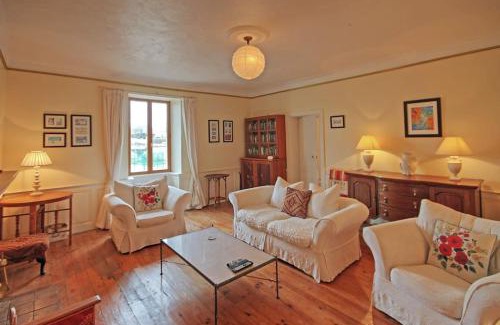 Villemain House | Les Hirondelles