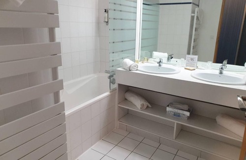 Trizay Hotel | Les Jardins du Lac, The Originals Relais (Relais du Silence)