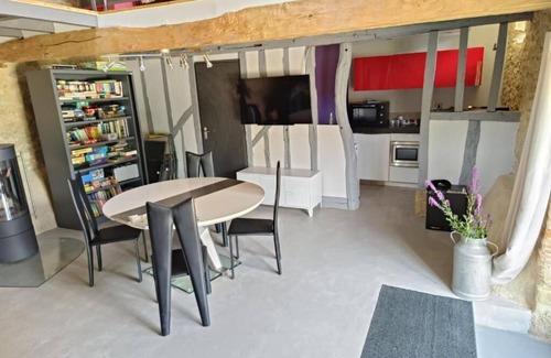 Saint-Arailles House | Les Mésanges - Loft spirit, stone charm