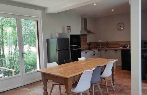 Jars House | Les Plançons, riverside terrace near Sancerre vineyards