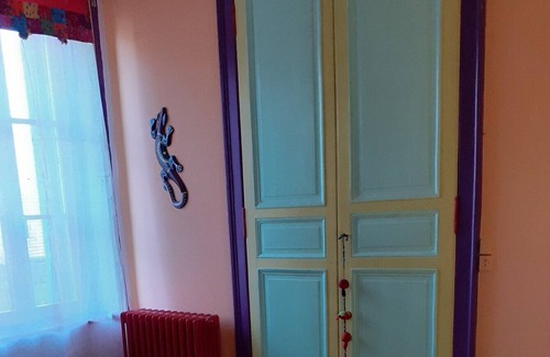 Ainay-le-Chateau House | Les Remparts