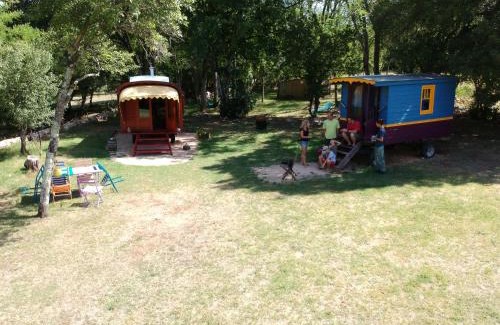 Gramat Bed & Breakfast | les roulottes du LOT