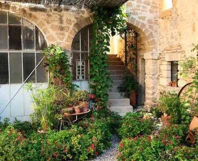 Montaren-et-Saint-Mediers Bed & Breakfast | Les Toiles du 15