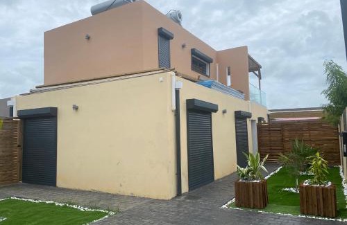 Destrellan Villa | Les Villas Jasmin Standing Piscine Chauffée Jacuzzi 5 Ch 14 Pers