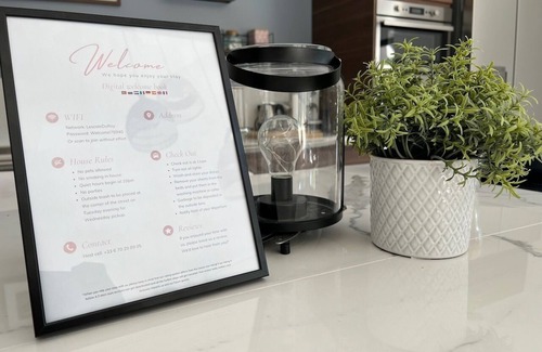 La Queue-les-Yvelines House | Lescale du Roy : Maison Récente Proche Versailles