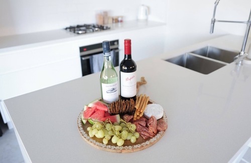 Shell Cove House | Less than 5min drive to the beach, fishing, snorkelling, restaurants, shop etc