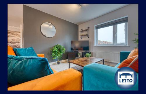 Peterborough House | Letto Serviced Accommodation -Sleeps 5 - PE7 - FREE Parking