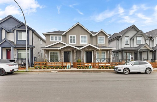 Willoughby Apartment | Levida Living - Cozy 2 Bedroom Suite at the Heart of Langley