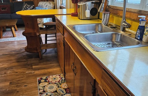 Lewiston Cabin | Lewiston Cabin close to town with views of East Twin Lake