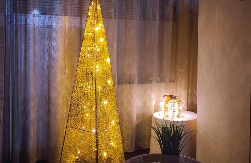 Cima Apartment | LFSUITE LuganoLake Terrazza Spiaggia privata Parking WI-FI Netflix