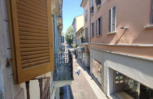 Cremona Apartment | "Libiam nè lieti calici" dwells at the foot of the Torrazzo dedicated to music.