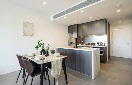 Lidcombe Apartment | Lidcombe Chic 1-bedroom with AC and WiFi in fantastic location