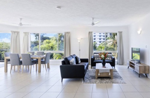 Cullen Bay Apartment | Lifestyle Rich Waterfront Residence with Bay Views