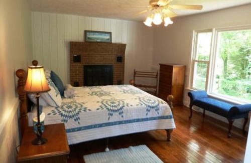 Edinburg House | Light Of The Valley River House