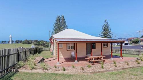 Yamba House | Lighthouse Cottage Pilot Hill