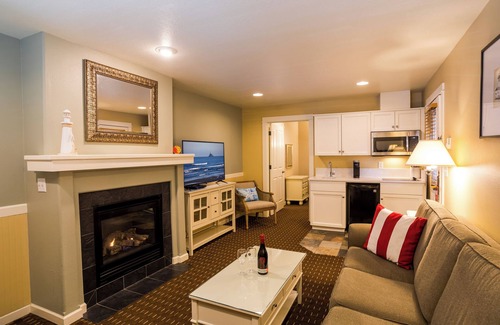 Downtown Cannon Beach Hotel | Lighthouse Inn