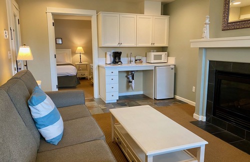 Downtown Cannon Beach Hotel | Lighthouse Inn