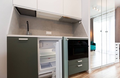 Wola Apartment | LikeHome studio Kazimierza 48, metro Młynów