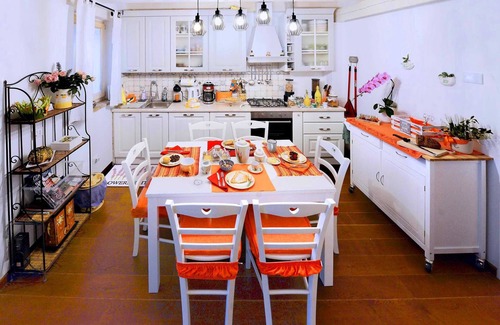 Montesicuro House | Lillac Cottage