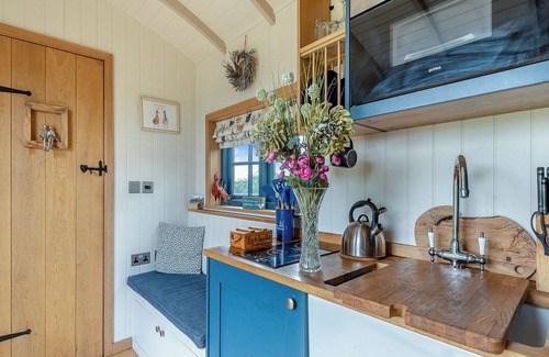 Redmile Cottage | Lillie's Shepherd Hut - UK50230