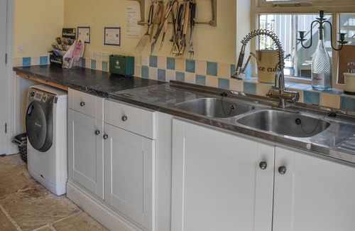 Nassington Cottage | Lily Pad 8 - UK43918