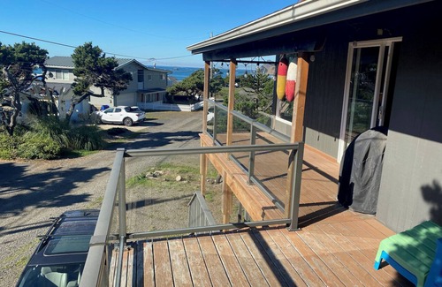 Roads End House | Lincoln City/Road's End Furnished Oregon Coast Cozy Home for Rent