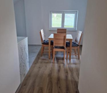 Smarje pri Jelsah Apartment | Linden Retreat Apartments with Sauna