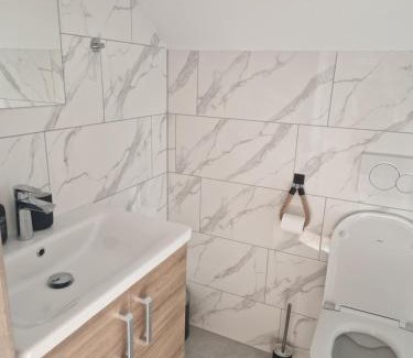 Smarje pri Jelsah Apartment | Linden Retreat Apartments with Sauna